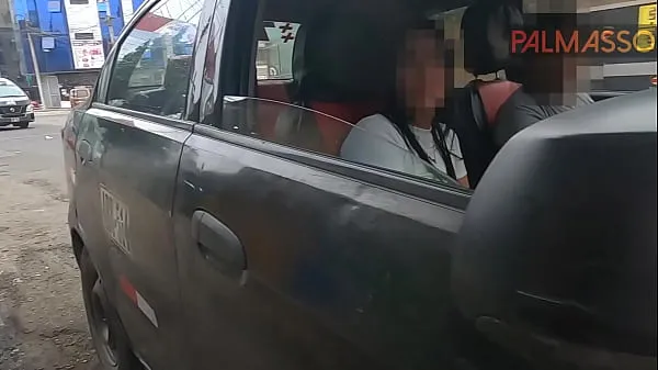 Guarda PER FAVORE, PAGA IL TAXI, una sconosciuta non ha i soldi per pagare il tassista per la sua corsa e mi ha chiesto di aiutarla in cambio di scoparla in macchinanuovi video