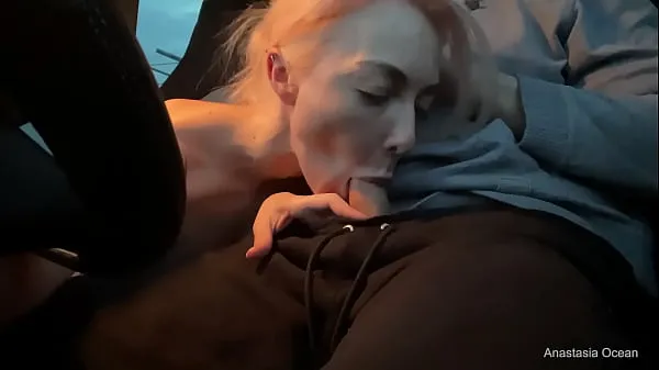 A hot girl gave a blowjob to the driver while he was driving. Extreme blowjob. cum in mouth تازہ ویڈیوز دیکھیں