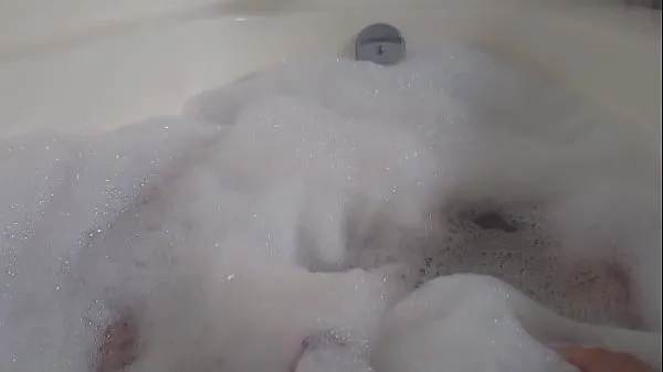 Смотрите I masturbate myself while taking a bubble bath свежих видео